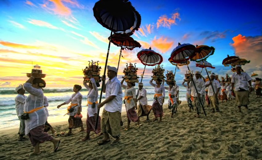 Melasti; an Hindu purification ritual held 2-4 days before Nyepi in order to cleanse both human beings and the universe from negative energy.
